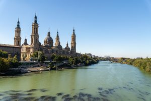 La basilique du Pilar au bord de l'Èbre à Saragosse