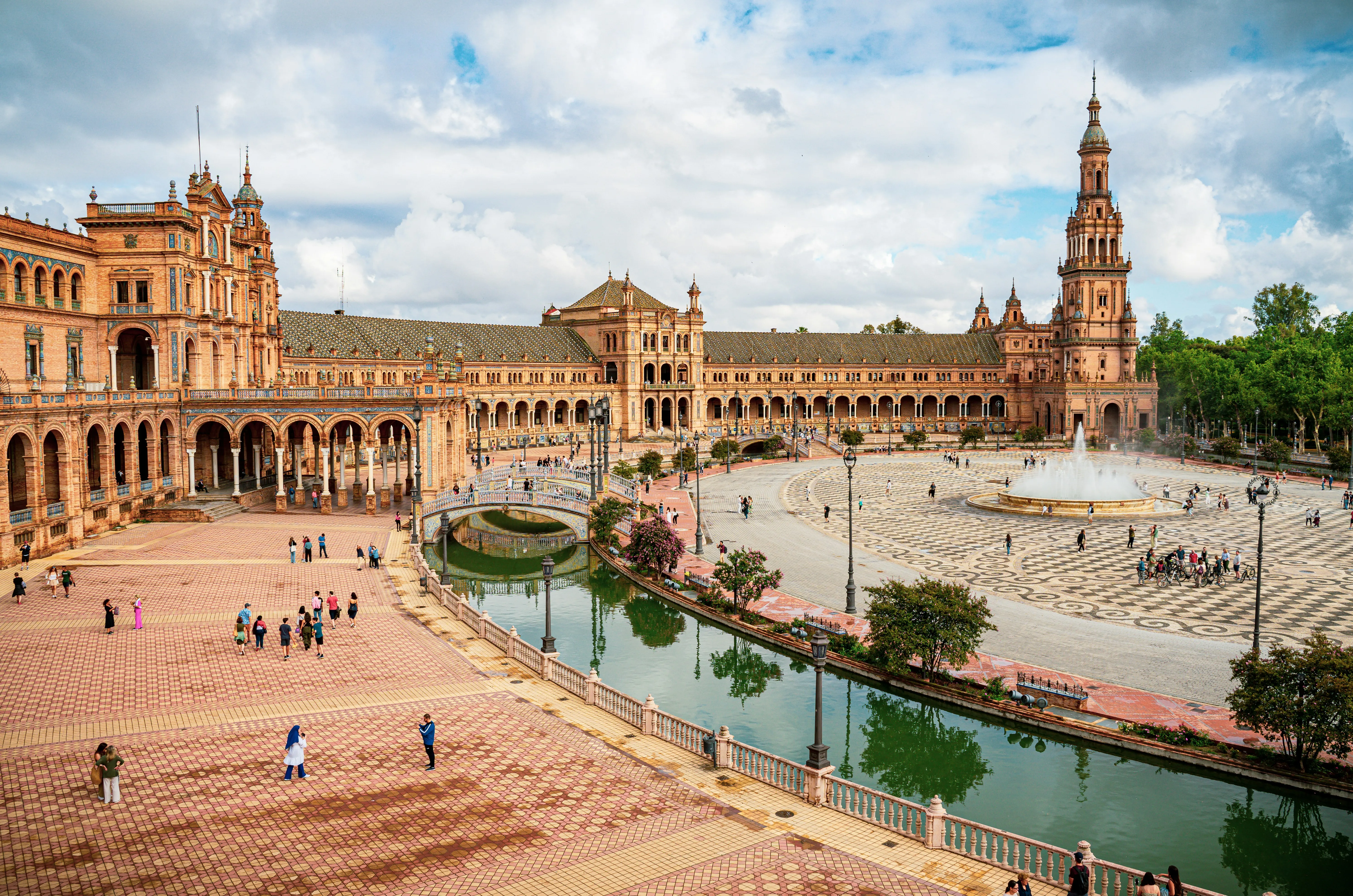 La Plaza de España baignée par la lumière de fin de journée
