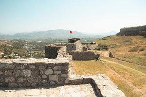 Vue depuis le château de Rozafa sur le lac de Shkodër et les rivières environnantes