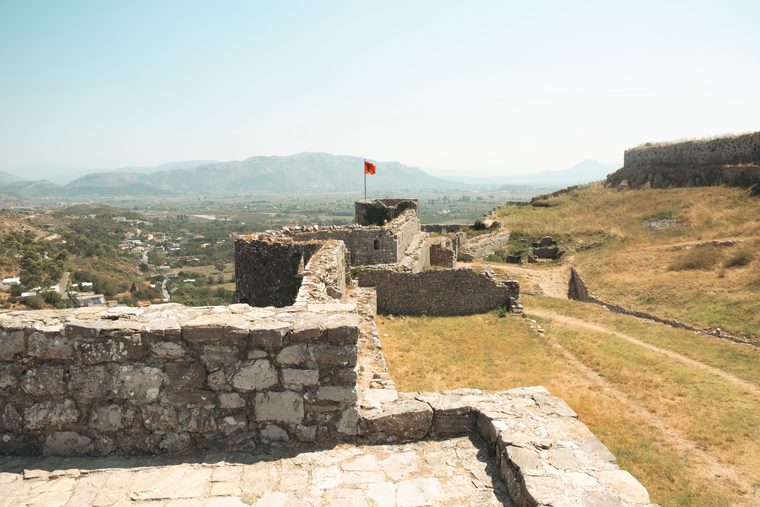 Vue depuis le château de Rozafa sur le lac de Shkodër et les rivières environnantes