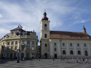 La Grande Place de Sibiu et la tour du Conseil au crépuscule