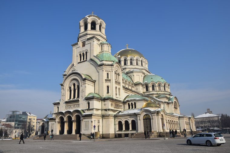 La cathédrale Alexandre-Nevski de Sofia sous un ciel dégagé