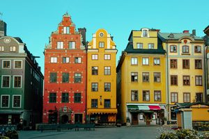 Les façades colorées de la place Stortorget à Gamla Stan