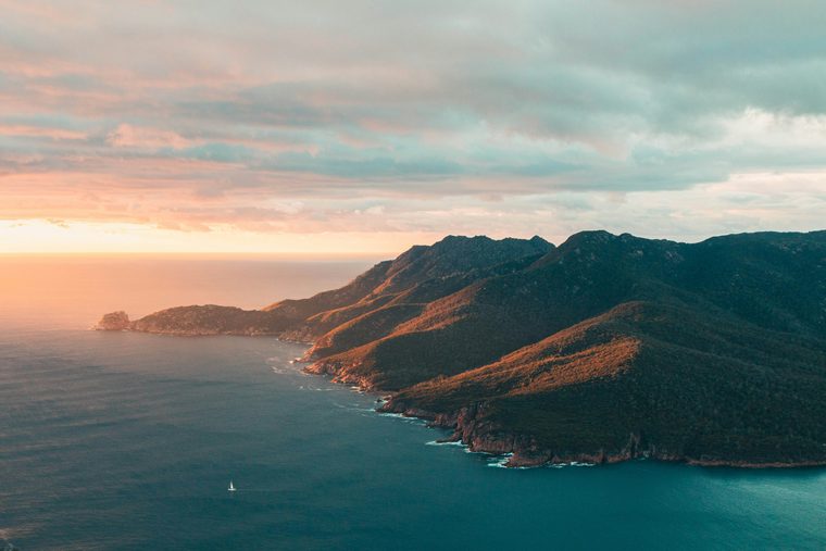 La baie de Wineglass vue depuis le belvédère du parc national de Freycinet