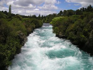 Les eaux turquoise et bouillonnantes des chutes de Huka