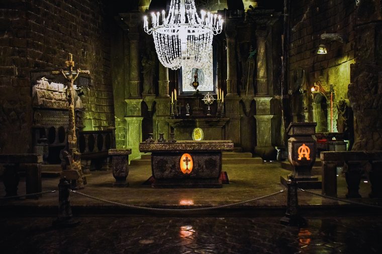 La chapelle Sainte-Kinga sculptée dans le sel à Wieliczka