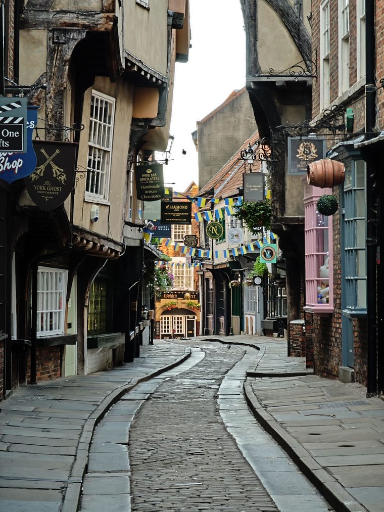 La ruelle médiévale The Shambles à York, avec ses maisons à colombages